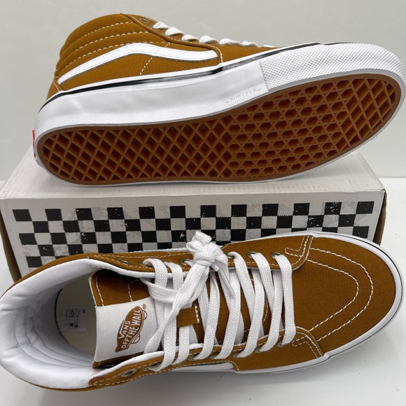 Vans WMNS Skate Sk8-Hi
Canvas Golden Brown
VN0A5FCC1M7
High-Top Sneakers - Picture 6 of 16